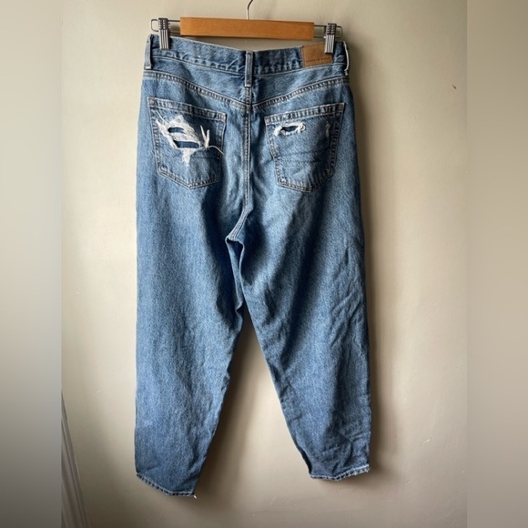 American Eagle relaxed high rise mom jean distressed cotton size 4 - Picture 2 of 11